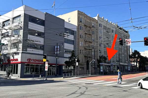 Bus stop Van Ness & Clay